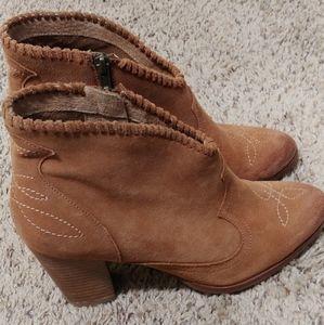 Ariat Unbridled Suede Booties